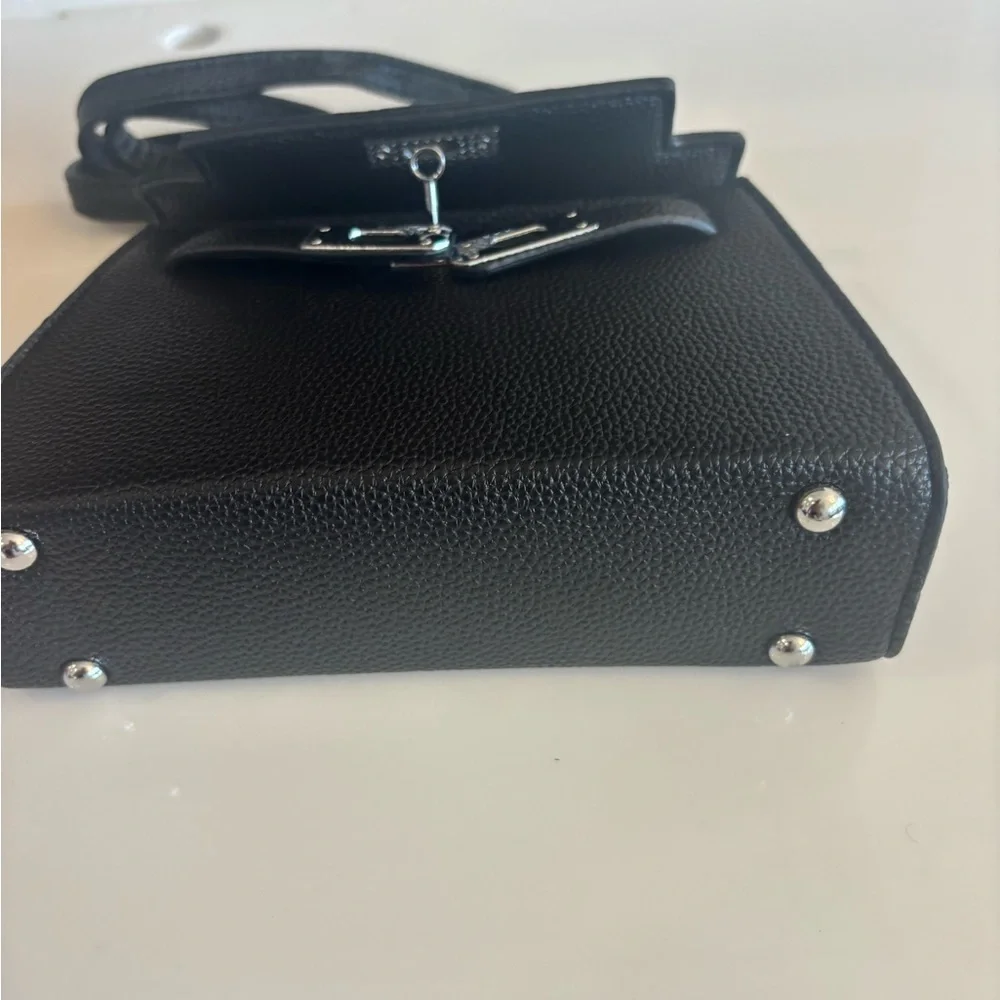 Elegant Black Leather Handbag Fits A 12 Pro Max